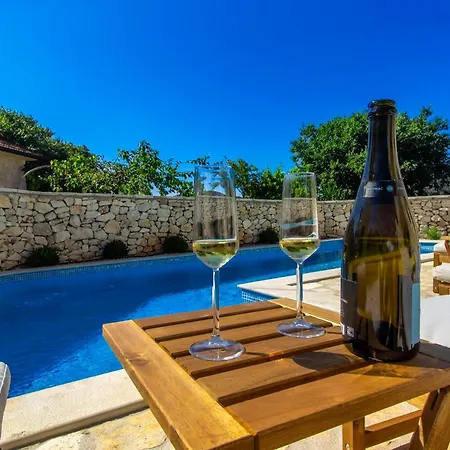 Mare Villa