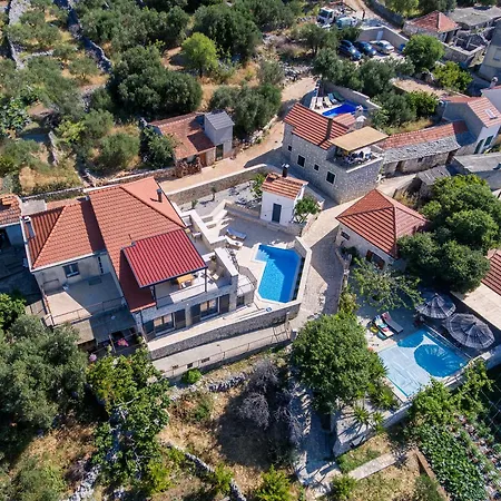 Mare Villa Vinisce