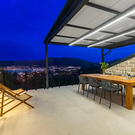 Mare Villa Vinisce