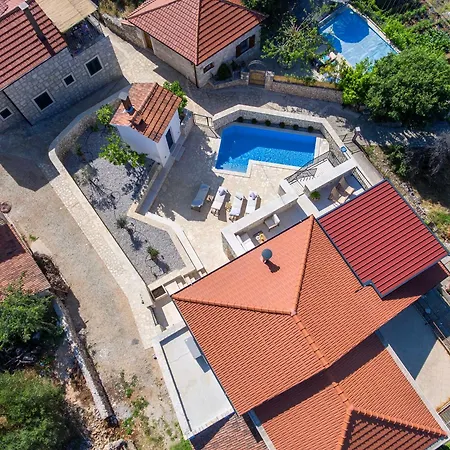 Mare Villa Vinisce